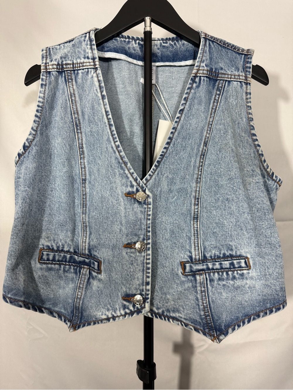 Elleven Denim Vest Women’s Large Light Wash Button Front Jean Vest NWT